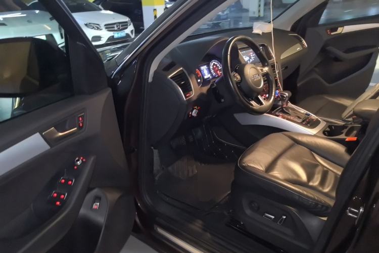 Used Audi Q5 2013 40 TFSI Technology Edition Driver Seat