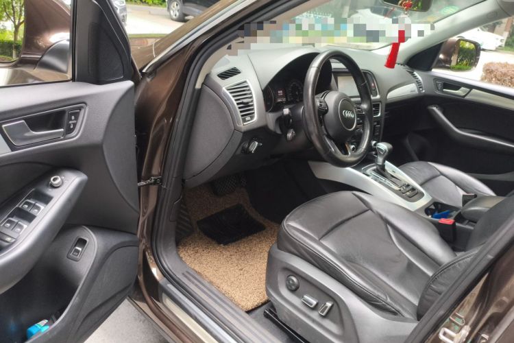 Used Audi Q5 2013 40 TFSI Technology Edition Driver Seat