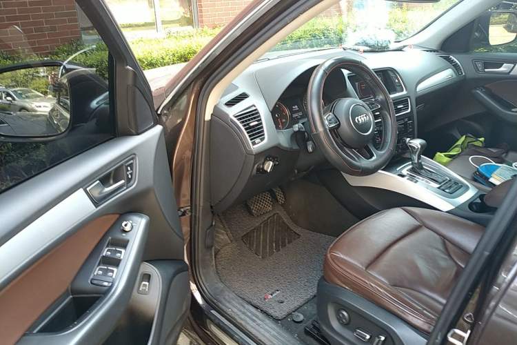 Used Audi Q5 2013 40 TFSI Technology Edition Driver Seat