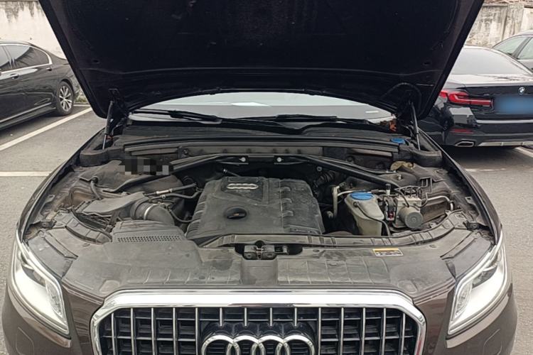 Used Audi Q5 2013 40 TFSI Comfort Edition Engine Bay