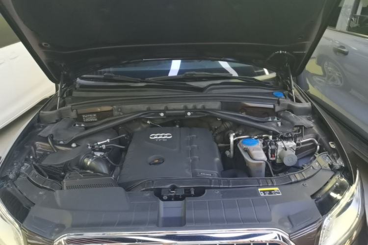 Used Audi Q5 2013 40 TFSI Ambition Engine Bay