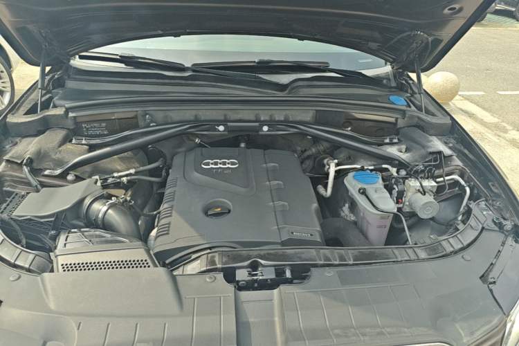 Used Audi Q5 2013 40 TFSI Technology Edition Engine Bay