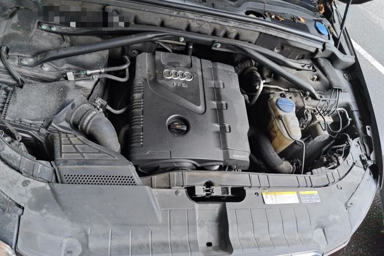 Used Audi Q5 2013 40 TFSI Ambition Engine Bay