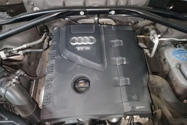 Used Audi Q5 2013 40 TFSI Technology Edition Engine Bay