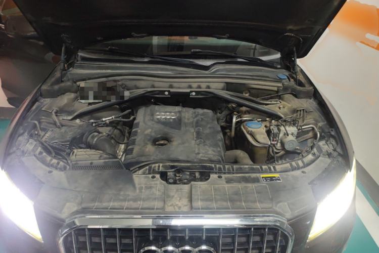Used Audi Q5 2013 40 TFSI Technology Edition Engine Bay