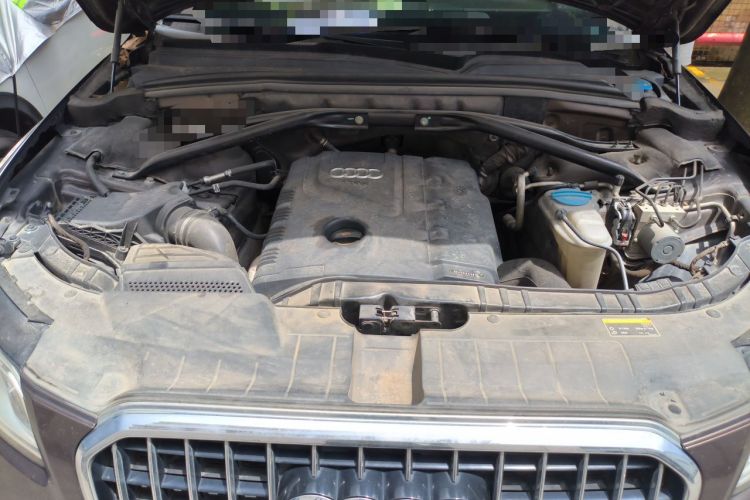 Used Audi Q5 2013 40 TFSI Comfort Edition Engine Bay
