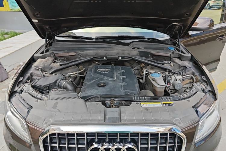 Used Audi Q5 2013 40 TFSI Ambition Engine Bay