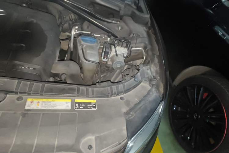 Used Audi Q5 2013 40 TFSI Comfort Edition Engine Bay Left