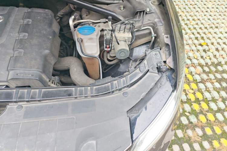 Used Audi Q5 2013 40 TFSI Comfort Edition Engine Bay Left