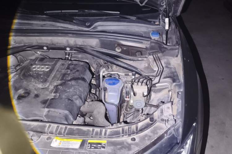 Used Audi Q5 2013 40 TFSI Comfort Edition Engine Bay Left