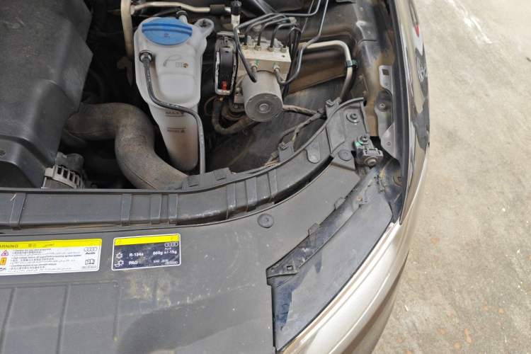 Used Audi Q5 2013 40 TFSI Ambition Engine Bay Left