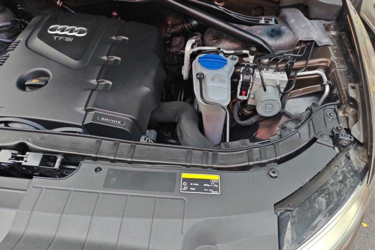 Used Audi Q5 2013 40 TFSI Technology Edition Engine Bay Left