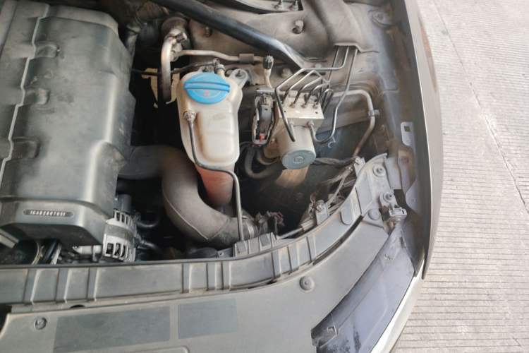 Used Audi Q5 2013 40 TFSI Technology Edition Engine Bay Left