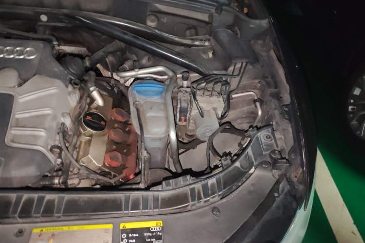 Used Audi Q5 2013 45 TFSI quattro Sport Edition Engine Bay Left
