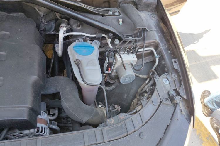 Used Audi Q5 2013 40 TFSI Technology Edition Engine Bay Left