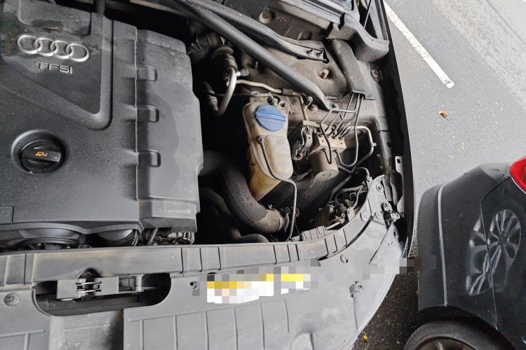 Used Audi Q5 2013 40 TFSI Ambition Engine Bay Left