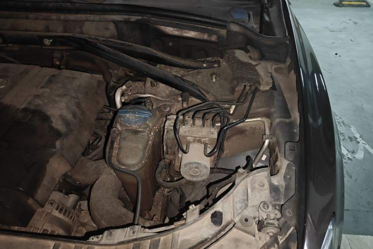 Used Audi Q5 2013 40 TFSI Technology Edition Engine Bay Left