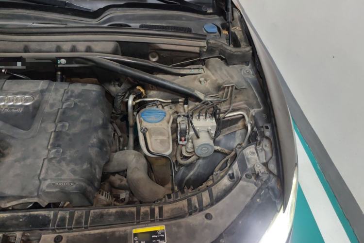 Used Audi Q5 2013 40 TFSI Technology Edition Engine Bay Left