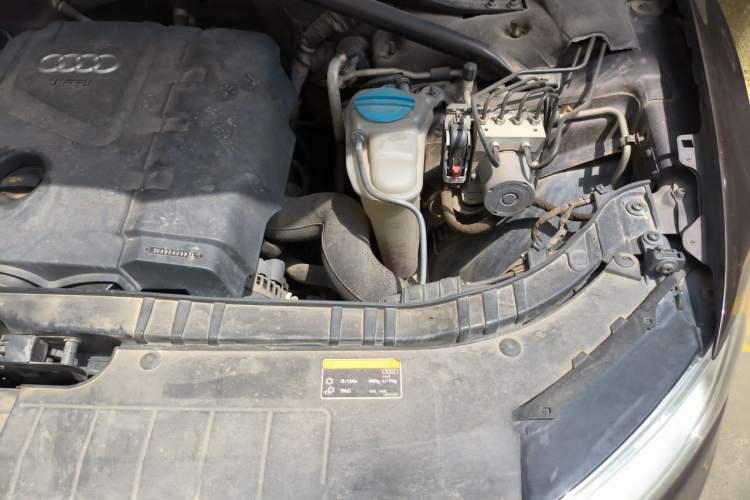 Used Audi Q5 2013 40 TFSI Comfort Edition Engine Bay Left