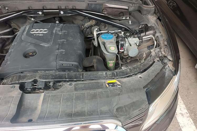 Used Audi Q5 2013 40 TFSI Comfort Edition Engine Bay Left