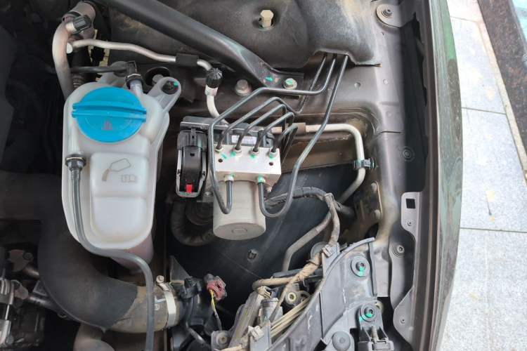 Used Audi Q5 2013 40 TFSI Comfort Edition Engine Bay Left