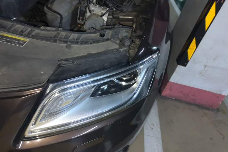 Used Audi Q5 2013 40 TFSI Comfort Edition Engine Bay Left