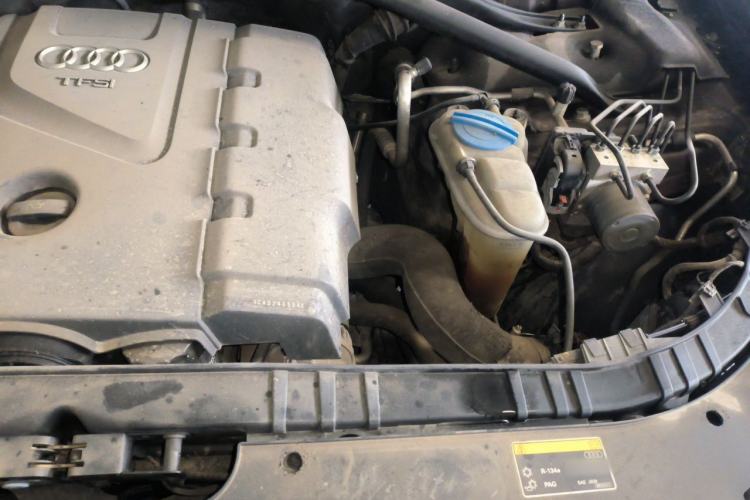 Used Audi Q5 2013 40 TFSI Technology Edition Engine Bay Left