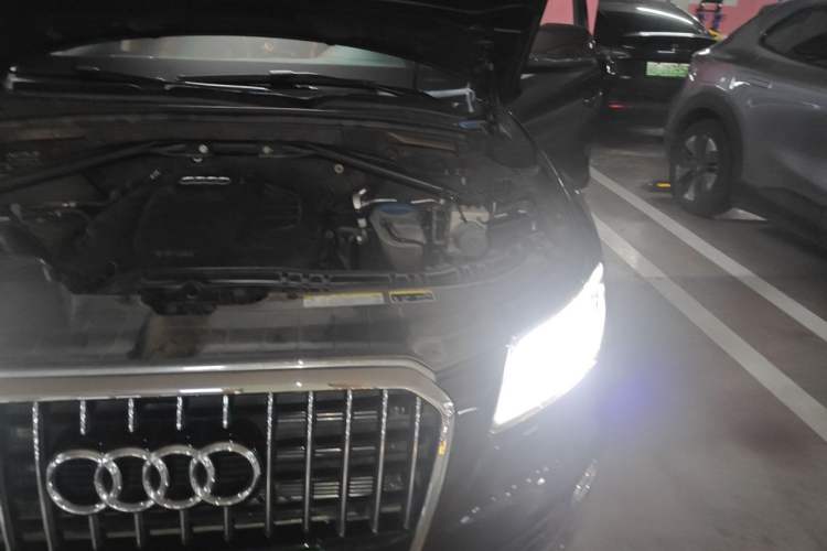 Used Audi Q5 2013 40 TFSI Technology Edition Engine Bay Left