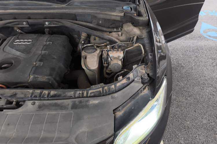Used Audi Q5 2013 40 TFSI Technology Edition Engine Bay Left