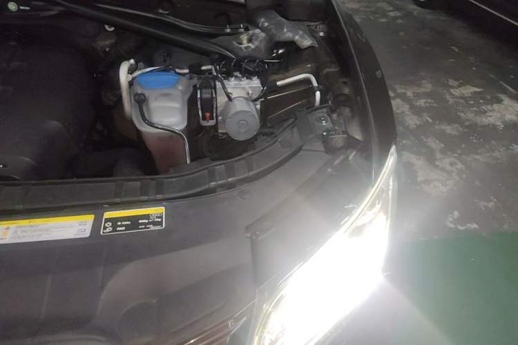Used Audi Q5 2013 40 TFSI Technology Edition Engine Bay Left