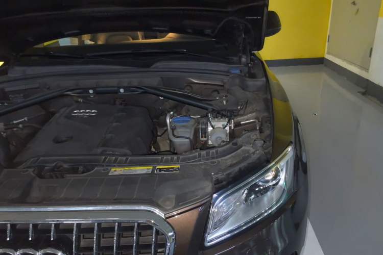Used Audi Q5 2013 40 TFSI Technology Edition Engine Bay Left