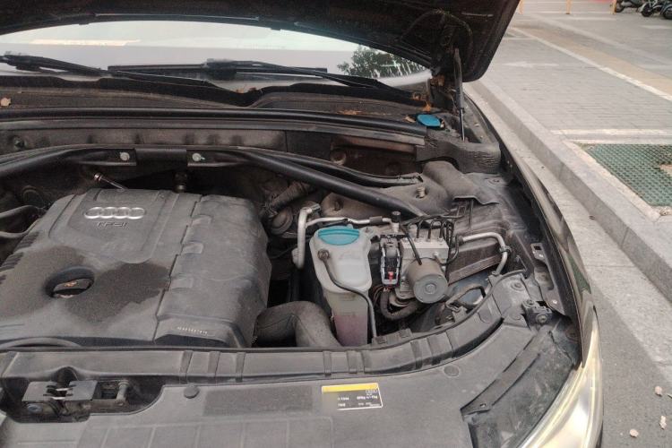Used Audi Q5 2013 40 TFSI Technology Edition Engine Bay Left