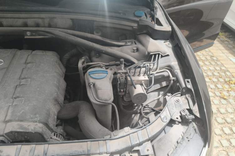 Used Audi Q5 2013 40 TFSI Comfort Edition Engine Bay Left