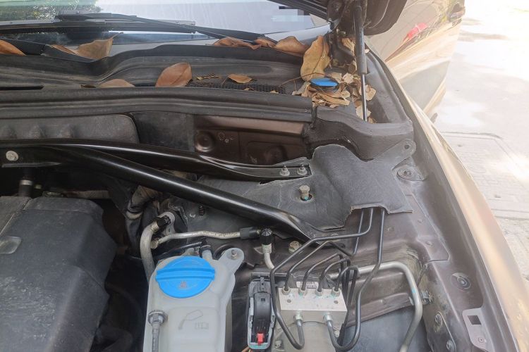 Used Audi Q5 2013 40 TFSI Comfort Edition Engine Bay Left