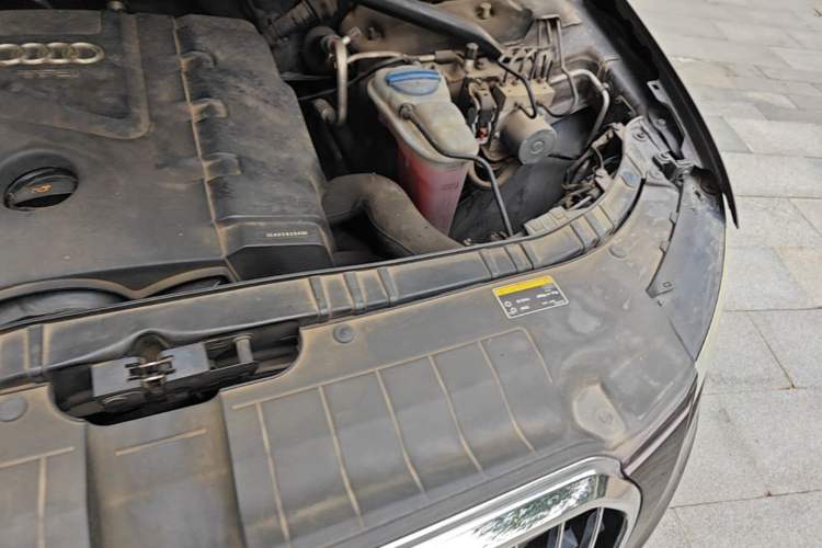Used Audi Q5 2013 40 TFSI Comfort Edition Engine Bay Left