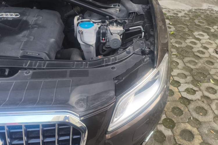 Used Audi Q5 2013 40 TFSI Technology Edition Engine Bay Left