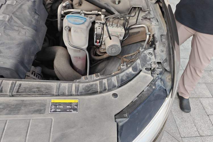 Used Audi Q5 2013 40 TFSI Technology Edition Engine Bay Left