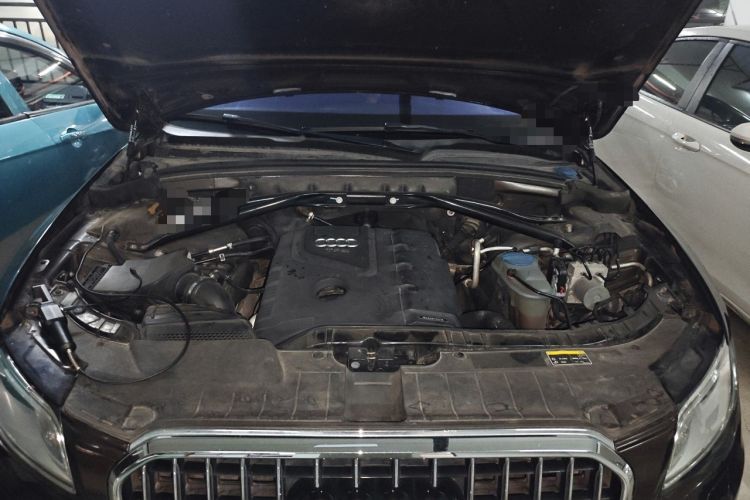 Used Audi Q5 2013 40 TFSI Comfort Edition Engine Bay