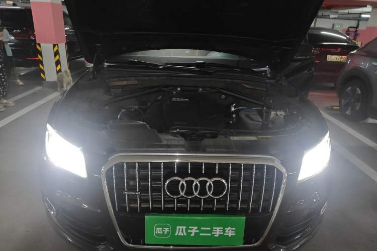 Used Audi Q5 2013 40 TFSI Technology Edition Engine Bay