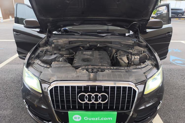 Used Audi Q5 2013 40 TFSI Technology Edition Engine Bay