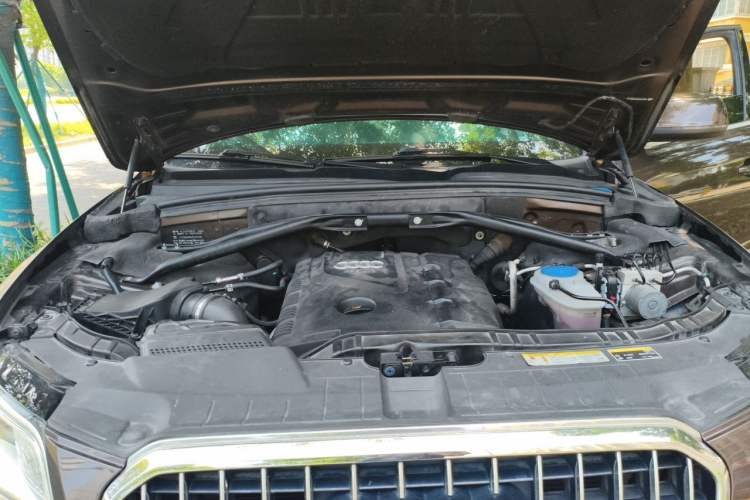 Used Audi Q5 2013 40 TFSI Technology Edition Engine Bay