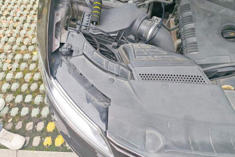 Used Audi Q5 2013 40 TFSI Comfort Edition Engine Bay Right