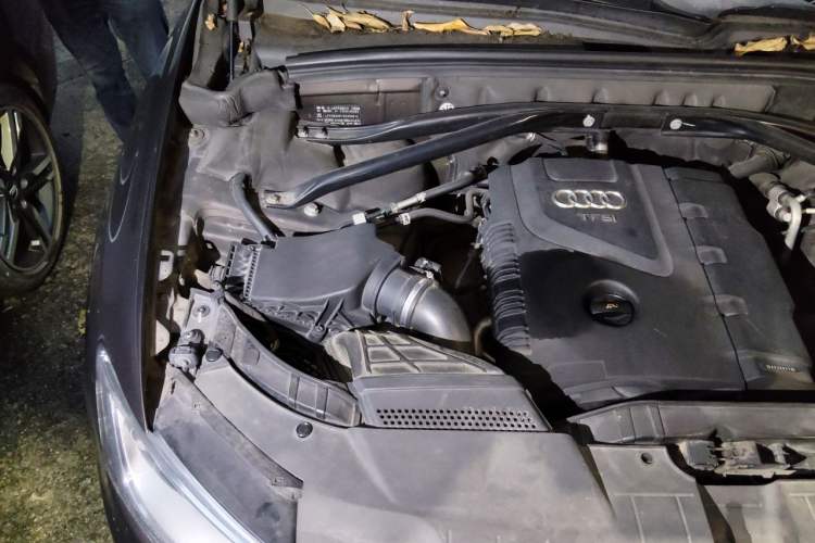 Used Audi Q5 2013 40 TFSI Ambition Engine Bay Right