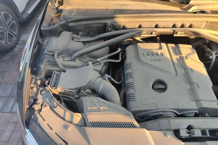 Used Audi Q5 2013 40 TFSI Technology Edition Engine Bay Right