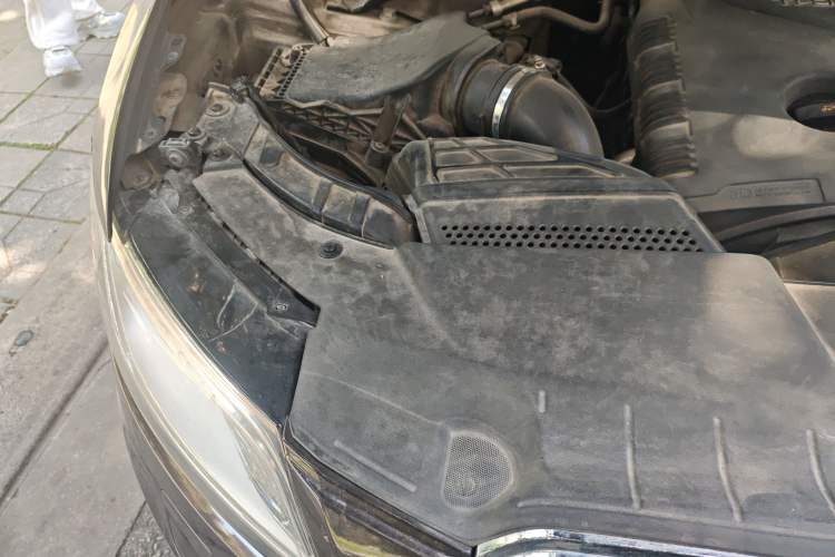 Used Audi Q5 2013 40 TFSI Technology Edition Engine Bay Right