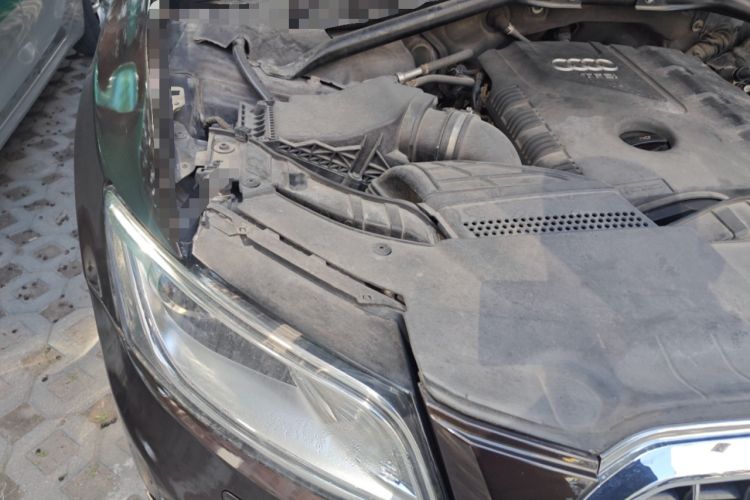 Used Audi Q5 2013 40 TFSI Comfort Edition Engine Bay Right