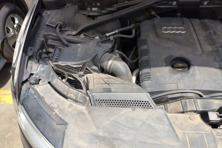 Used Audi Q5 2013 40 TFSI Comfort Edition Engine Bay Right