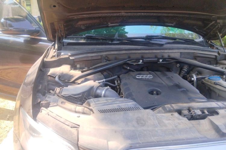 Used Audi Q5 2013 40 TFSI Comfort Edition Engine Bay Right