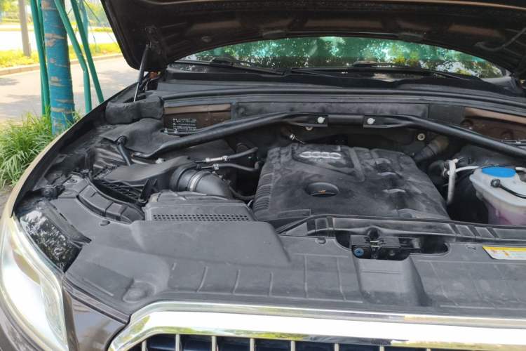 Used Audi Q5 2013 40 TFSI Technology Edition Engine Bay Right