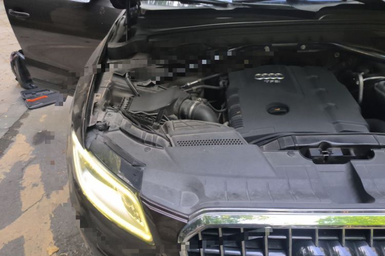 Used Audi Q5 2013 40 TFSI Comfort Edition Engine Bay Right